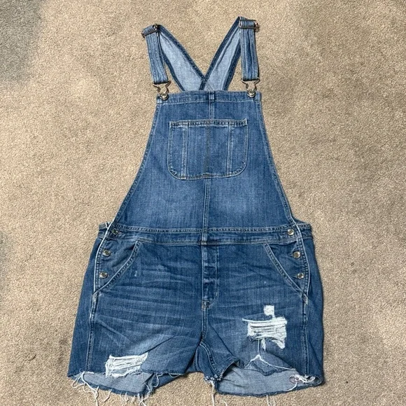 American Eagle Distressed Medium Wash Tomgirl Short Overalls Size L - Picture 1 of 5